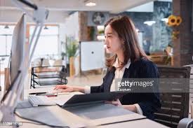 28,520 Office Lady Chinese Photos and Premium High Res Pictures - Getty  Images