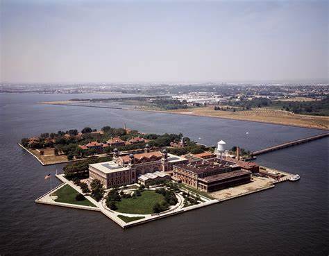 is there a virtual tour of ellis island